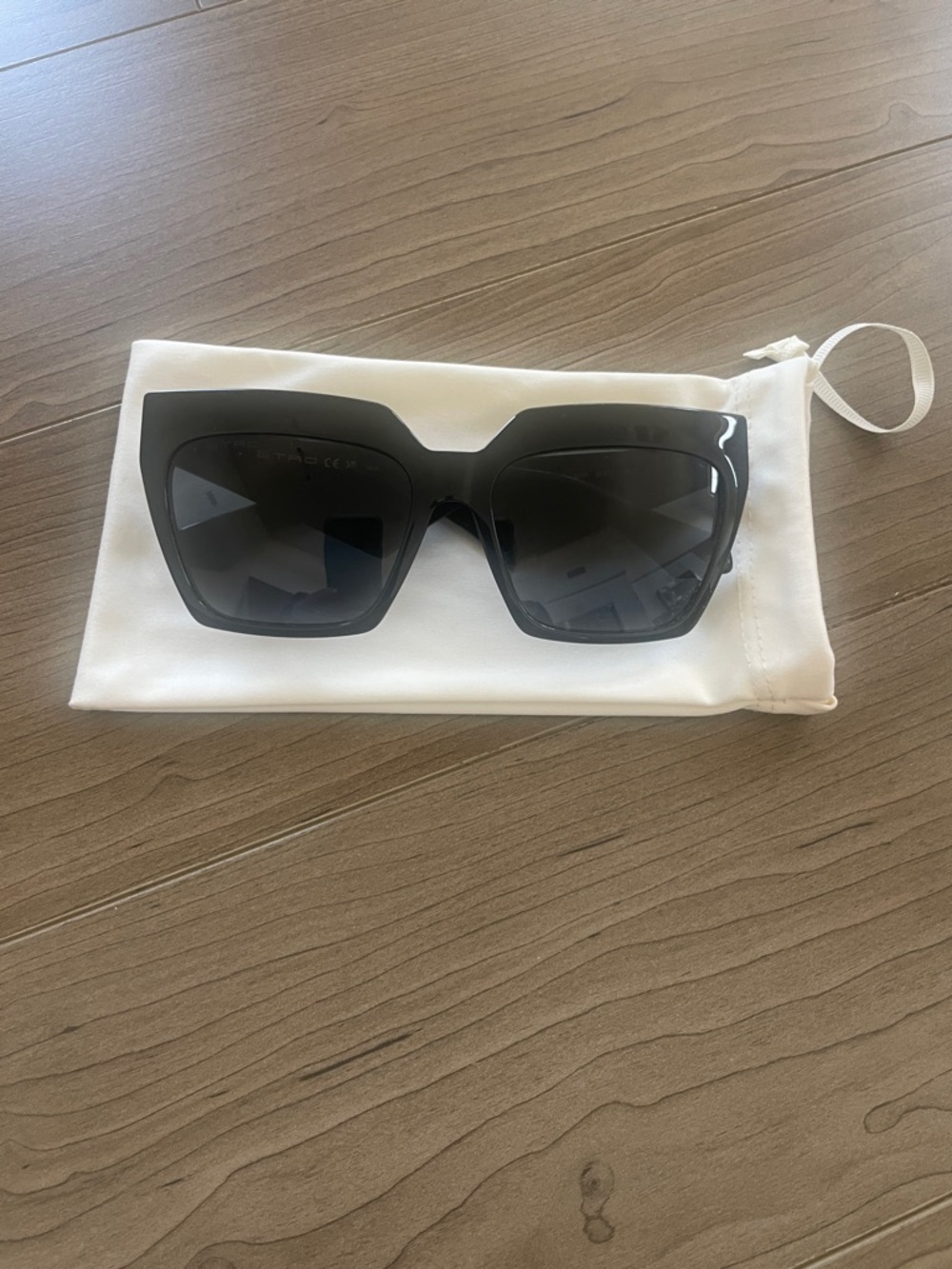 Black ETRO Oversized Womens Square Sunglasses W/Gold trim - Picture 2 of 5
